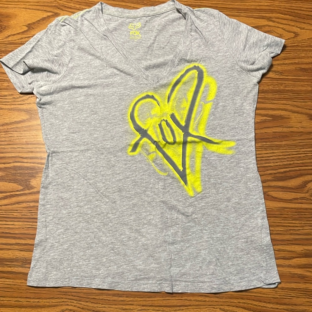 Fox V-neck Tee size XL